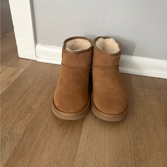 UGG Chestnut Sheepskin Ankle Boots - Picture 4 of 4
